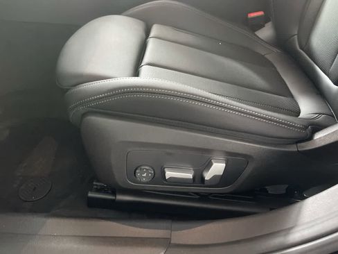 Certified 2023 BMW 330i xDrive Sedan w/ Driving Assistance Package image 10