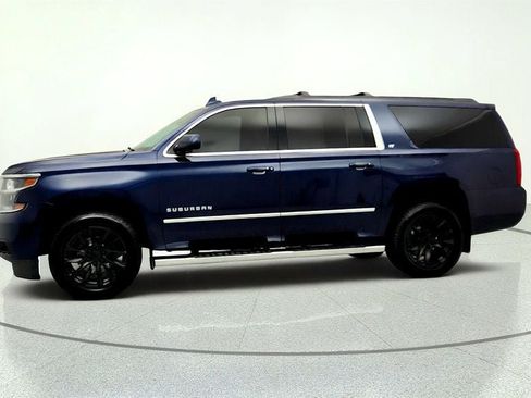Used 2017 Chevrolet Suburban LT w/ LT Signature Package AWD/4WD image 8