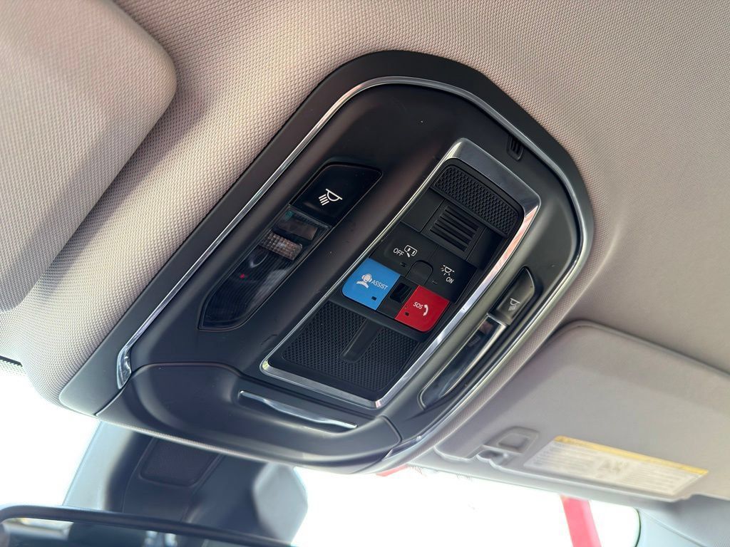 Used 2023 Jeep Grand Cherokee Laredo AWD/4WD image 23