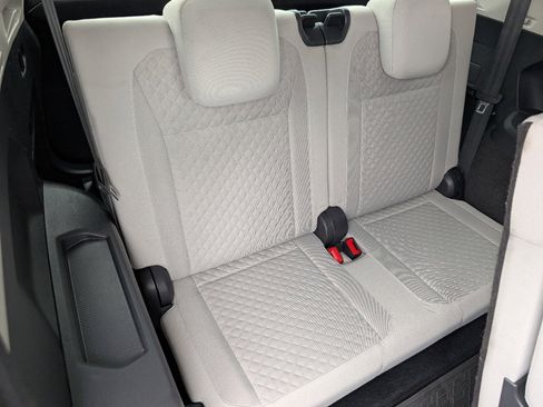 Used 2021 Volkswagen Tiguan S image 6