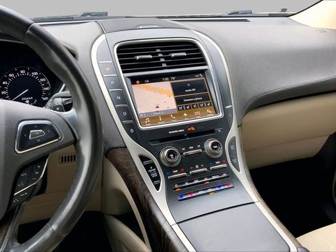 Used 2017 Lincoln MKX Reserve w/ Lincoln MKX Climate Package FWD image 7