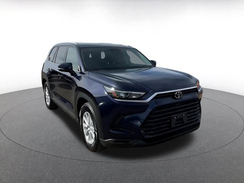 Used 2025 Toyota Grand Highlander FWD image 3