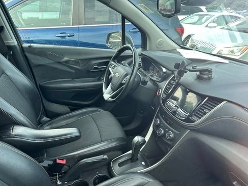 Used 2018 Chevrolet Trax LT w/ LT Convenience Package FWD image 9