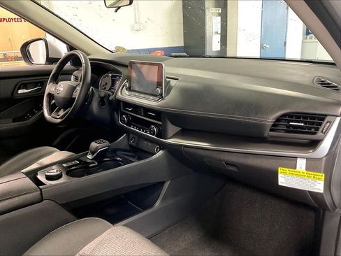Used 2025 Nissan Rogue SV AWD/4WD image 14
