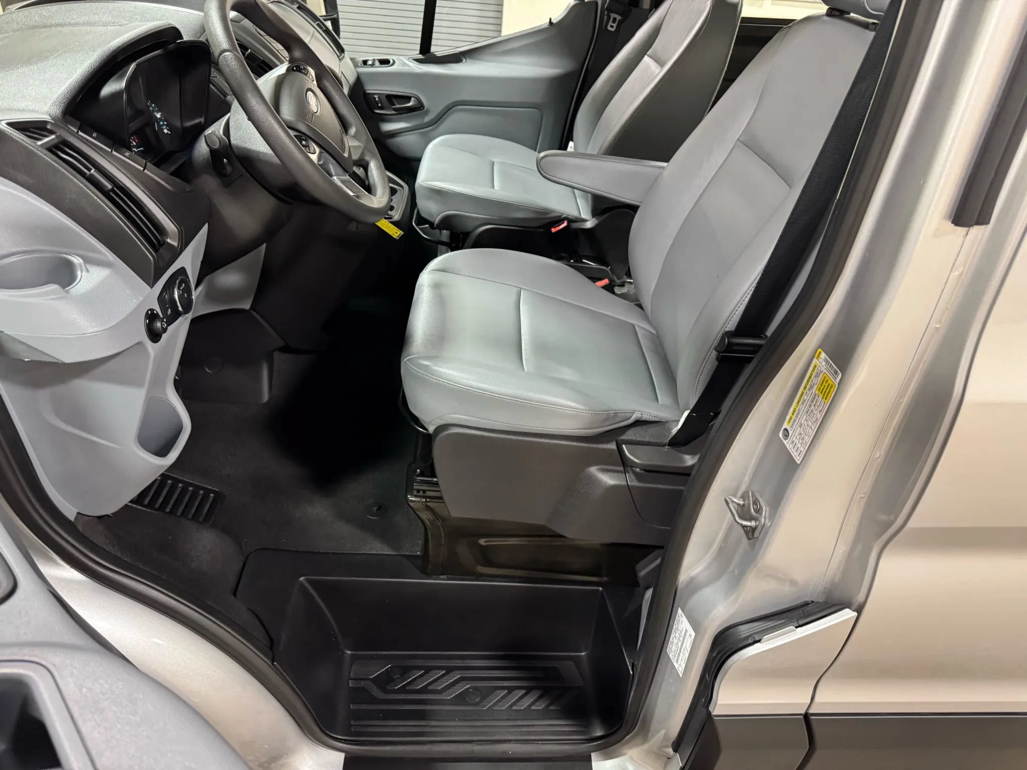 Used 2019 Ford Transit 250 148 Medium Roof RWD image 33