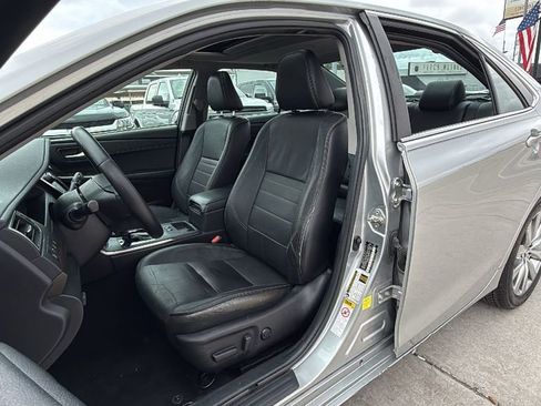 Used 2017 Toyota Camry XLE w/ Moonroof Package image 12