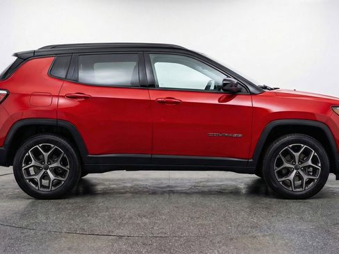 Used 2025 Jeep Compass Limited AWD/4WD image 11