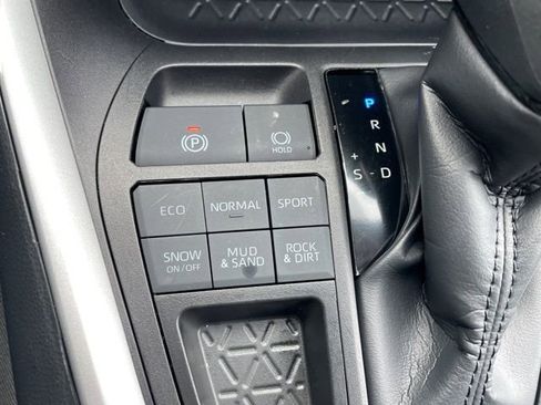 Used 2025 Toyota RAV4 LE image 17