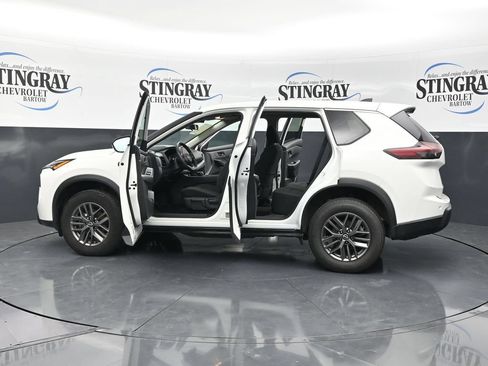 Used 2024 Nissan Rogue S FWD image 40