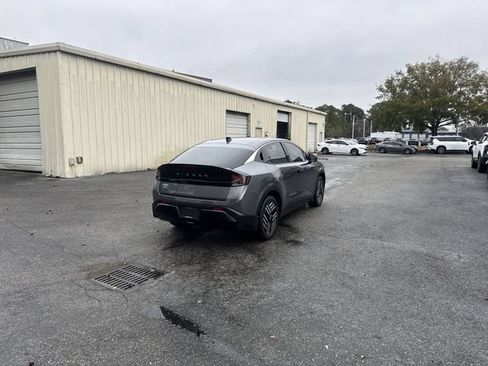 Used 2026 Nissan Leaf SV+ w/ Floor Mat Package (SV+) FWD image 5