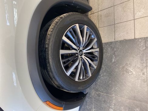 Used 2023 INFINITI QX60 Autograph w/ Cargo Package image 2