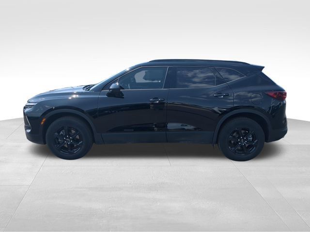 Used 2024 Chevrolet Blazer LT w/ Convenience Package AWD/4WD image 2