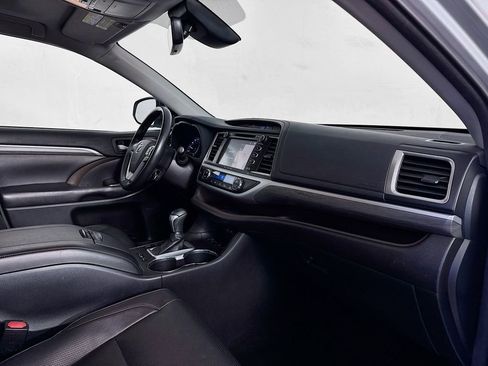 Used 2018 Toyota Highlander Limited image 30