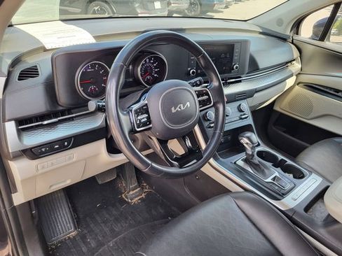 Used 2022 Kia Carnival LX FWD image 9