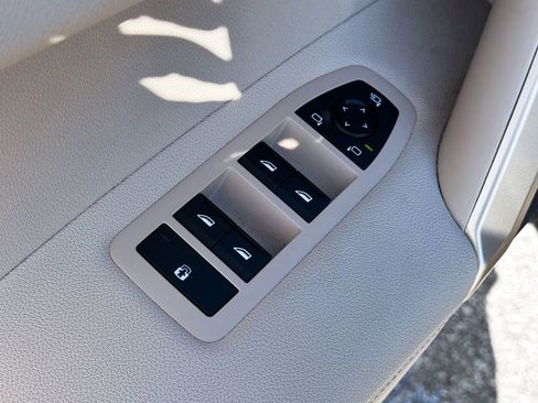 Certified 2023 BMW iX xDrive50 w/ Sport Package image 25