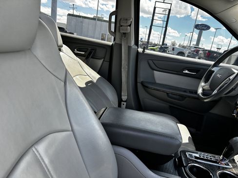 Used 2016 GMC Acadia SLT w/ Technology Package AWD/4WD image 12