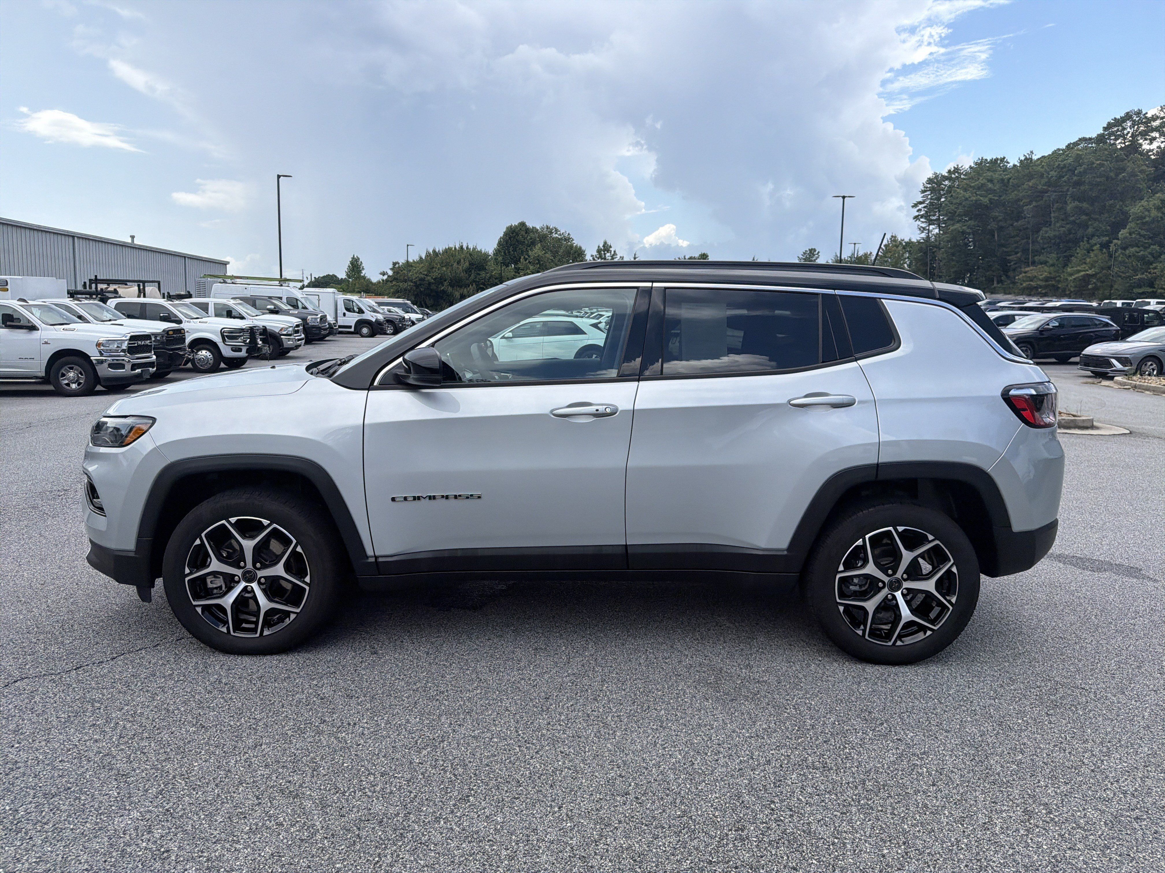 Used 2026 Jeep Compass Limited AWD/4WD image 4