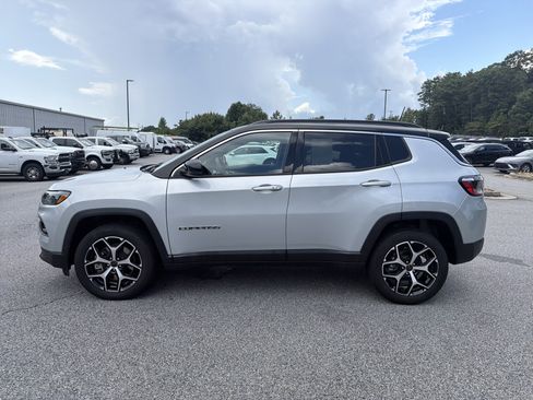 Used 2026 Jeep Compass Limited AWD/4WD image 4