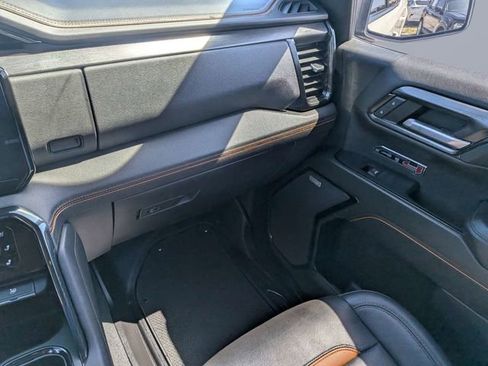 Used 2022 GMC Sierra 1500 AT4 w/ Technology Package AWD/4WD image 17