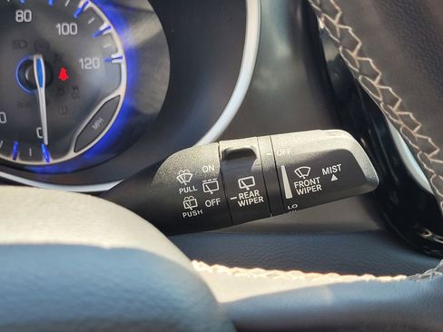 Used 2023 Chrysler Pacifica Touring-L image 25