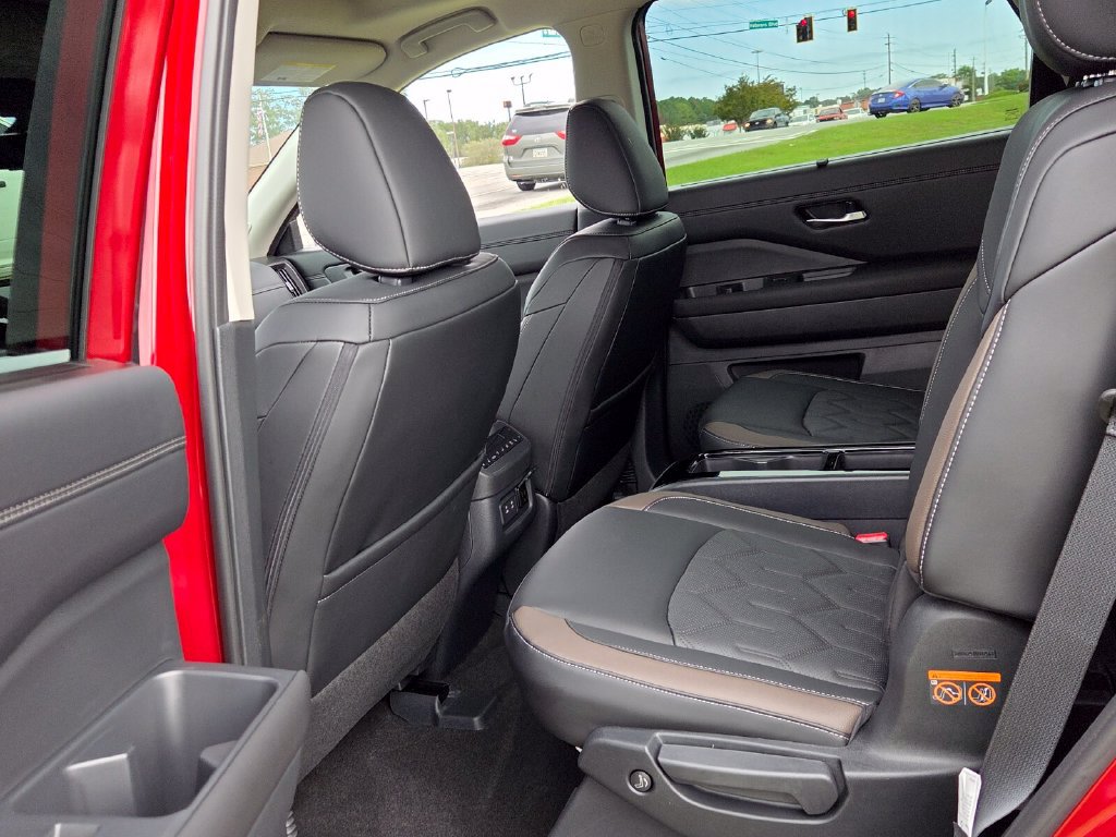 New 2026 Nissan Pathfinder Platinum AWD/4WD image 6