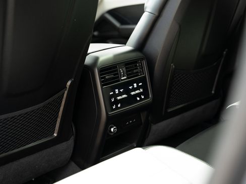 Used 2025 Porsche Cayenne S AWD/4WD image 31