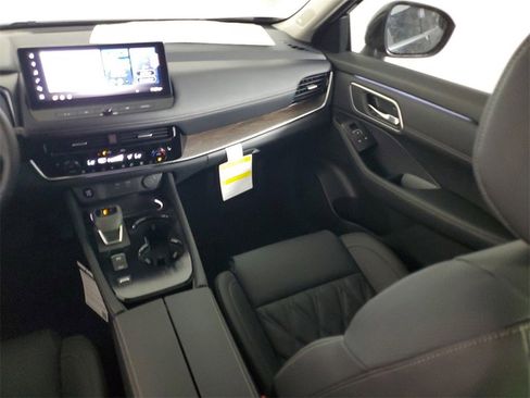 New 2025 Nissan Rogue Platinum w/ Platinum Premium Package image 17