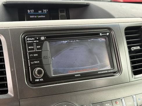 Used 2014 Toyota Sienna XLE FWD image 31