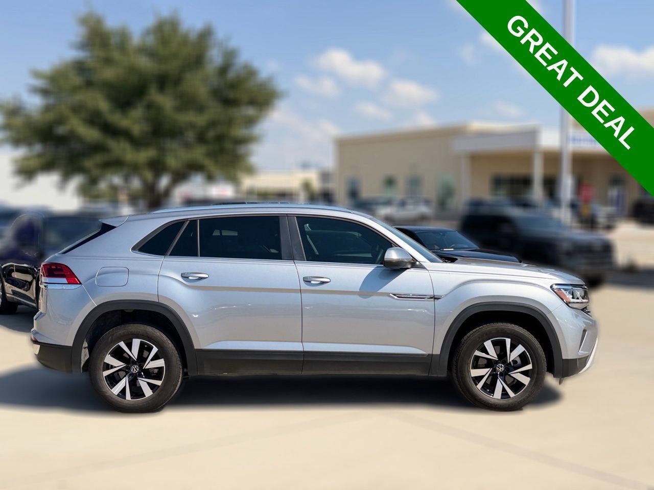 Used 2023 Volkswagen Atlas Cross Sport SE FWD image 5