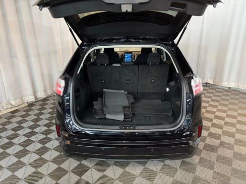 Used 2024 Ford Edge SE w/ Black Appearance Package image 4