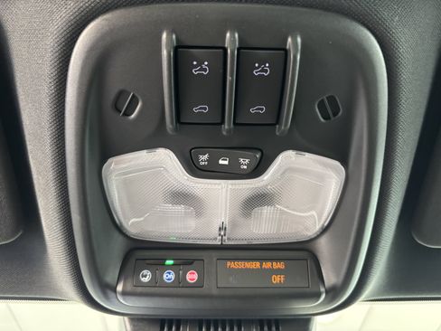 Used 2025 GMC Canyon Denali AWD/4WD image 18