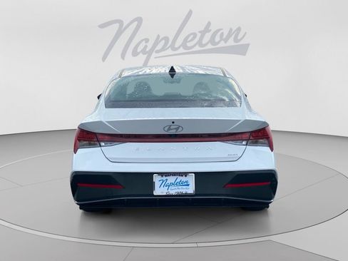Used 2026 Hyundai Elantra Hybrid FWD image 4