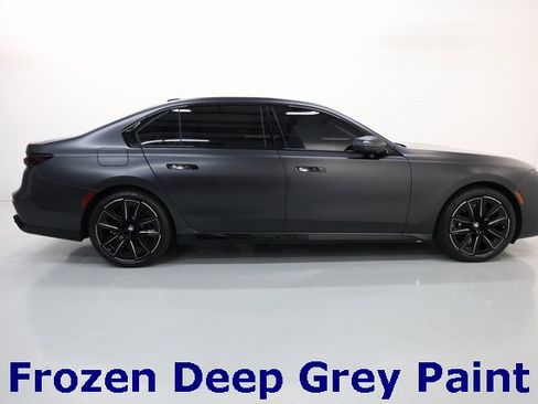 Used 2025 BMW 760i xDrive w/ Executive Package image 3