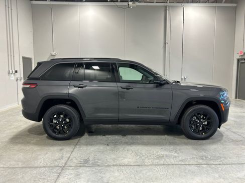 New 2026 Jeep Grand Cherokee Altitude image 5