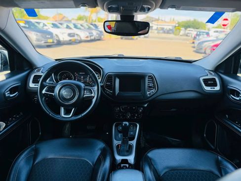 Used 2018 Jeep Compass Latitude w/ Popular Equipment Group AWD/4WD image 15
