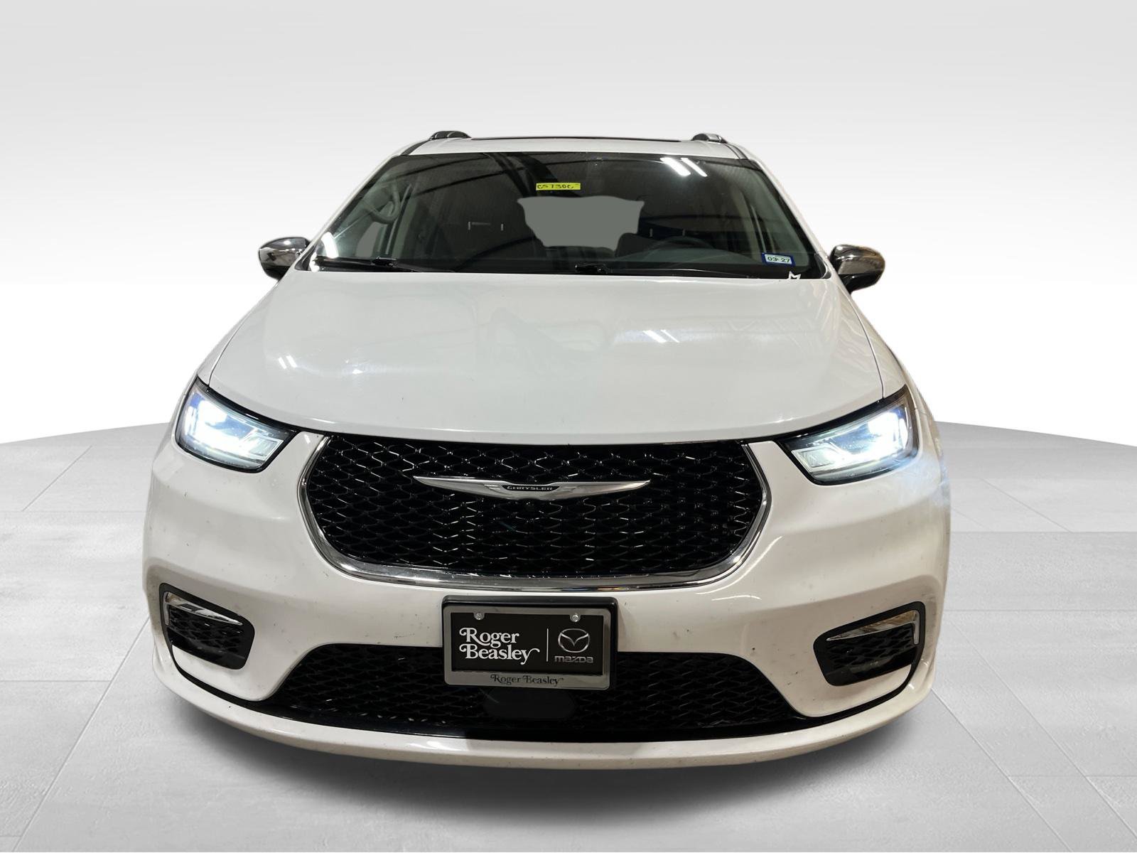 Used 2023 Chrysler Pacifica Limited FWD image 2