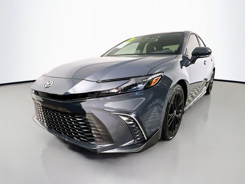 Used 2025 Toyota Camry SE image 10