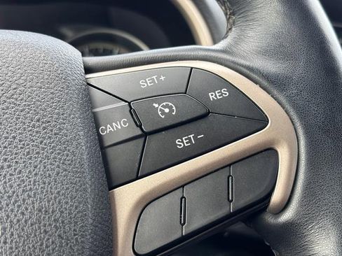 Used 2015 Jeep Cherokee Limited image 21