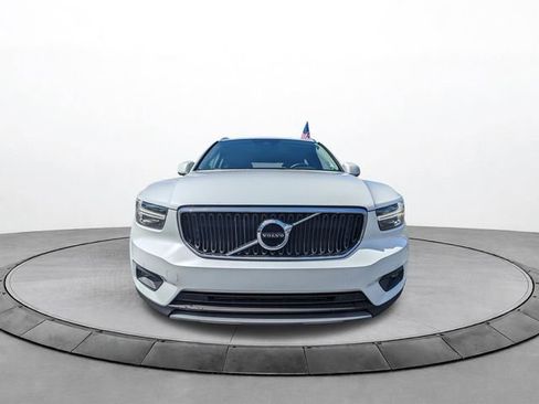 Used 2021 Volvo XC40 T5 Momentum w/ Premium Package image 9