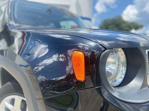 Used 2017 Jeep Renegade Latitude FWD image 30