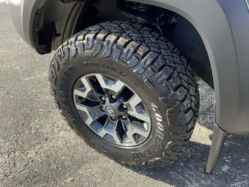 Used 2021 Toyota Tacoma TRD Off-Road w/ Technology Package image 7