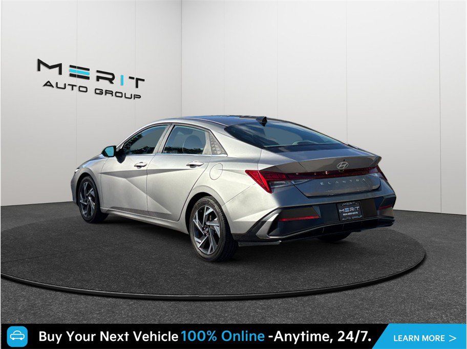 Used 2025 Hyundai Elantra SEL FWD image 7