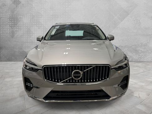 Used 2023 Volvo XC60 B5 Ultimate w/ Climate Package FWD image 3