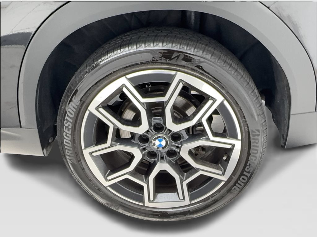 Used 2025 BMW X2 xDrive28i AWD/4WD image 12