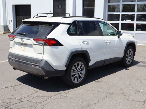 Used 2020 Toyota RAV4 Limited FWD image 10