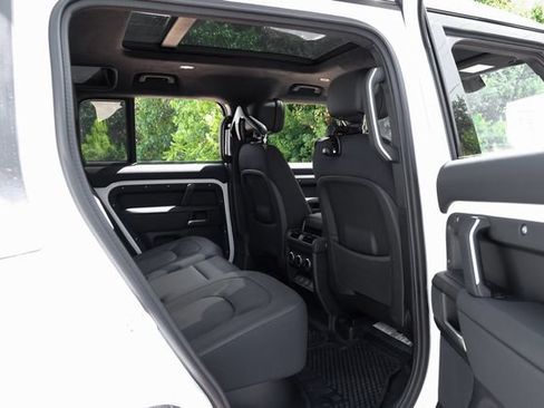 Used 2025 Land Rover Defender 110 V8 AWD/4WD image 48
