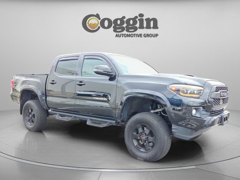 Used 2018 Toyota Tacoma TRD Sport w/ Technology Package image 8