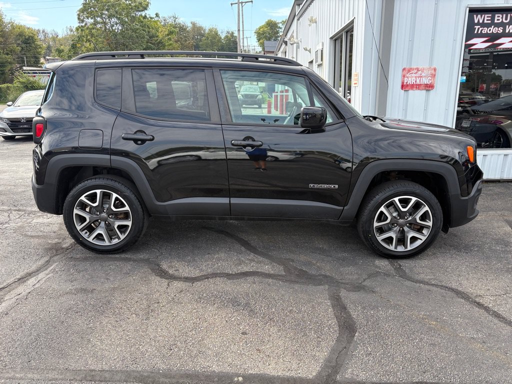 Used 2017 Jeep Renegade Latitude w/ Cold Weather Group AWD/4WD image 2
