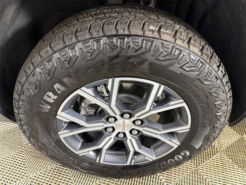 Used 2025 GMC Acadia AT4 image 12