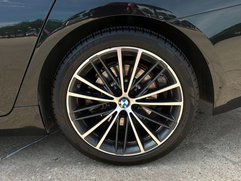 Used 2021 BMW 530i w/ Premium Package RWD image 9
